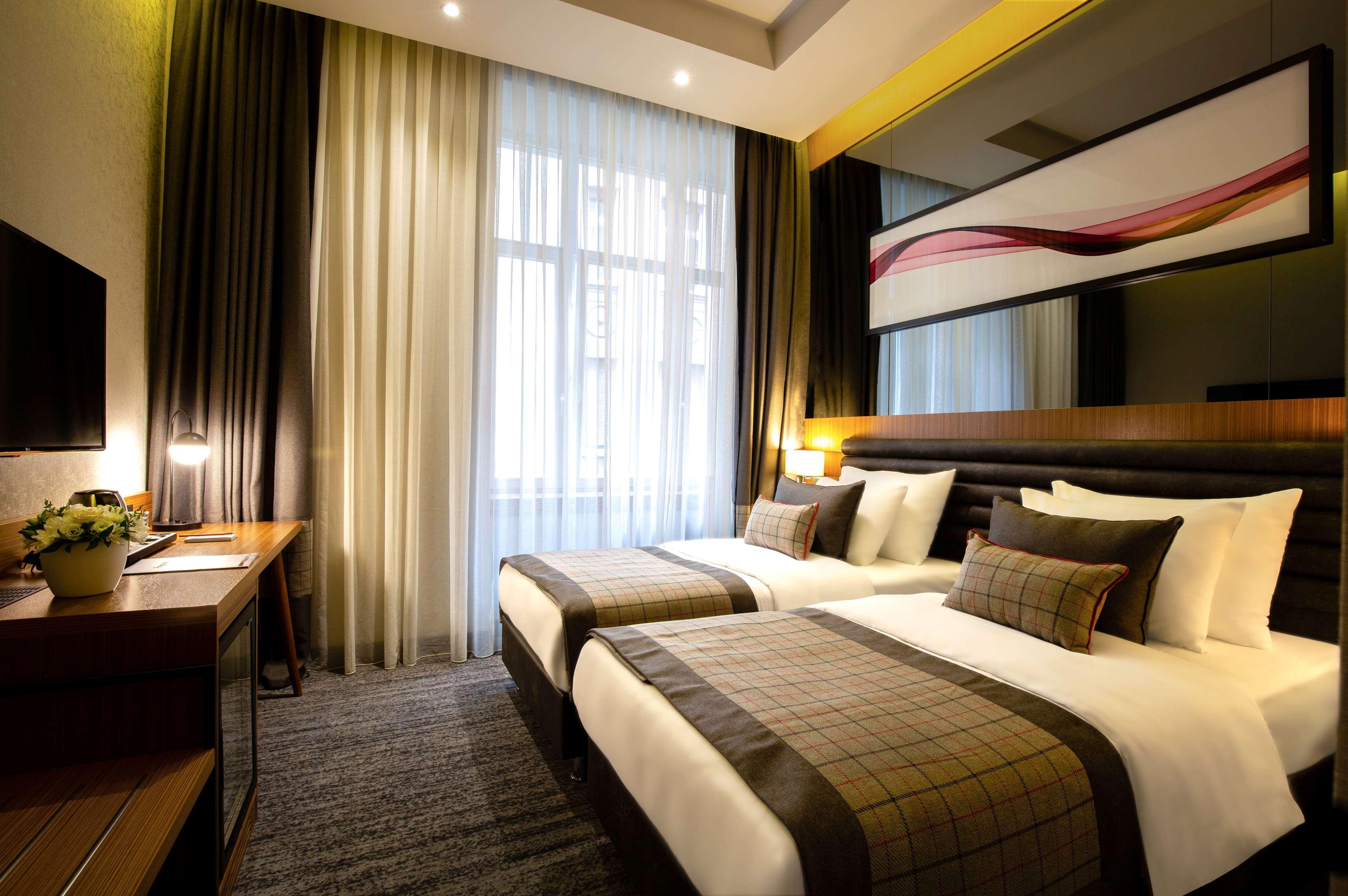 Ramada By Wyndham Budapest City Center Екстериор снимка