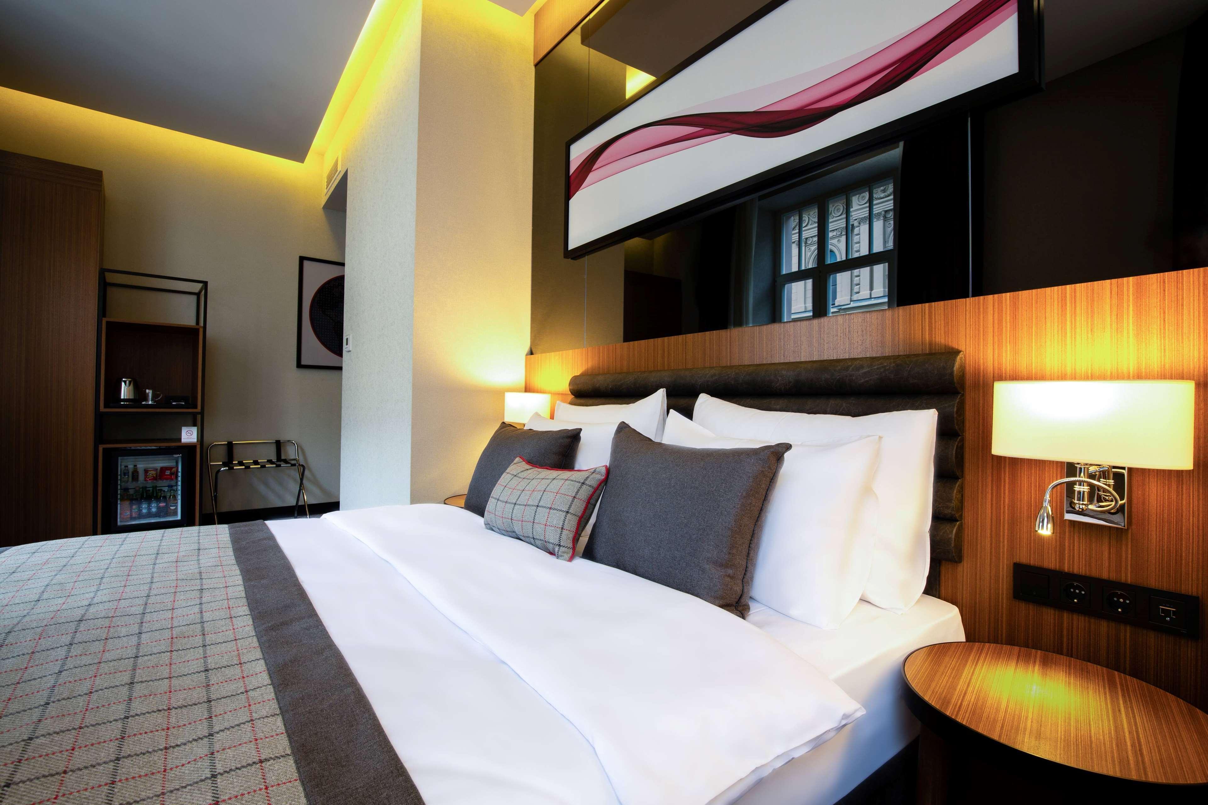 Ramada By Wyndham Budapest City Center Екстериор снимка