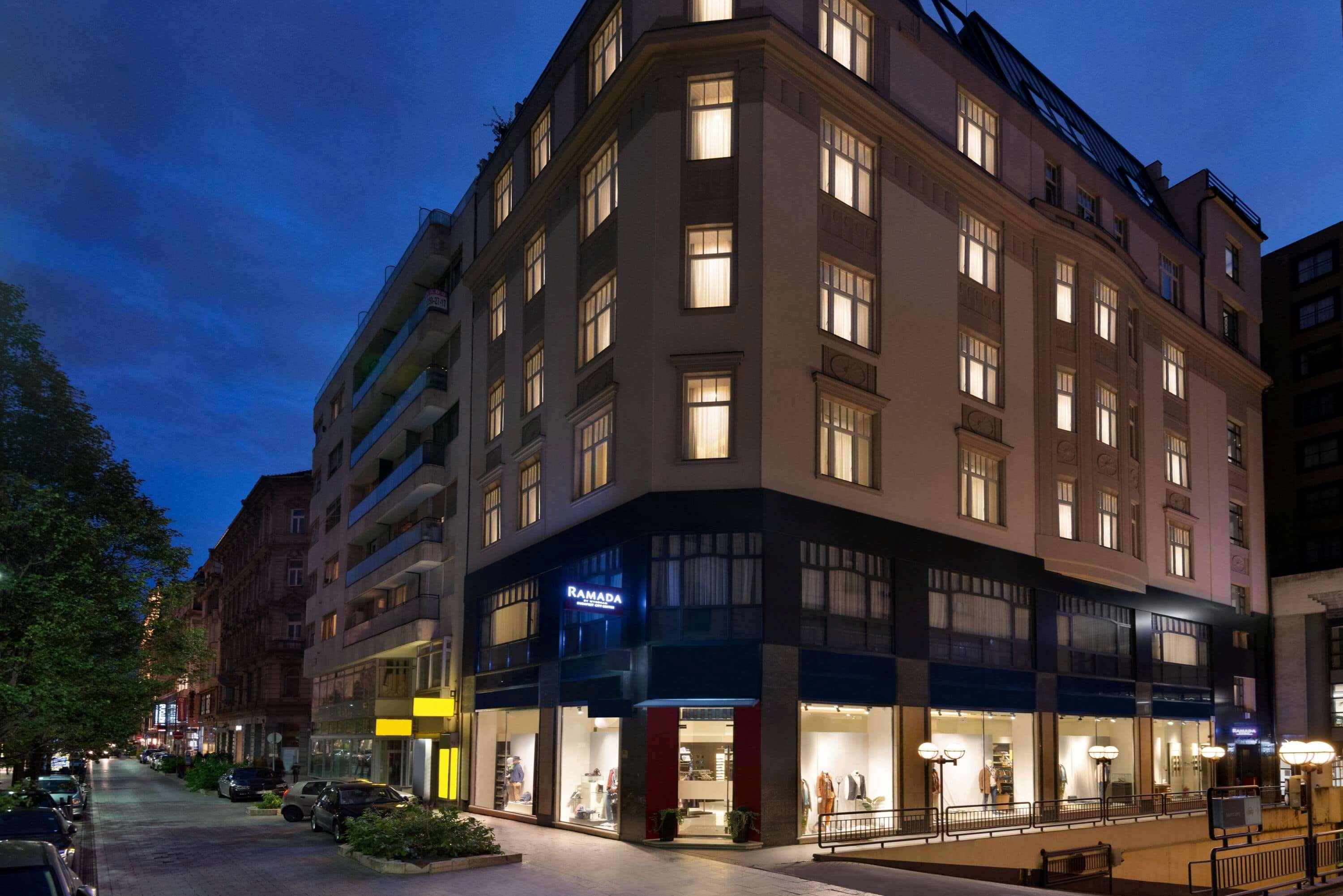 Ramada By Wyndham Budapest City Center Екстериор снимка
