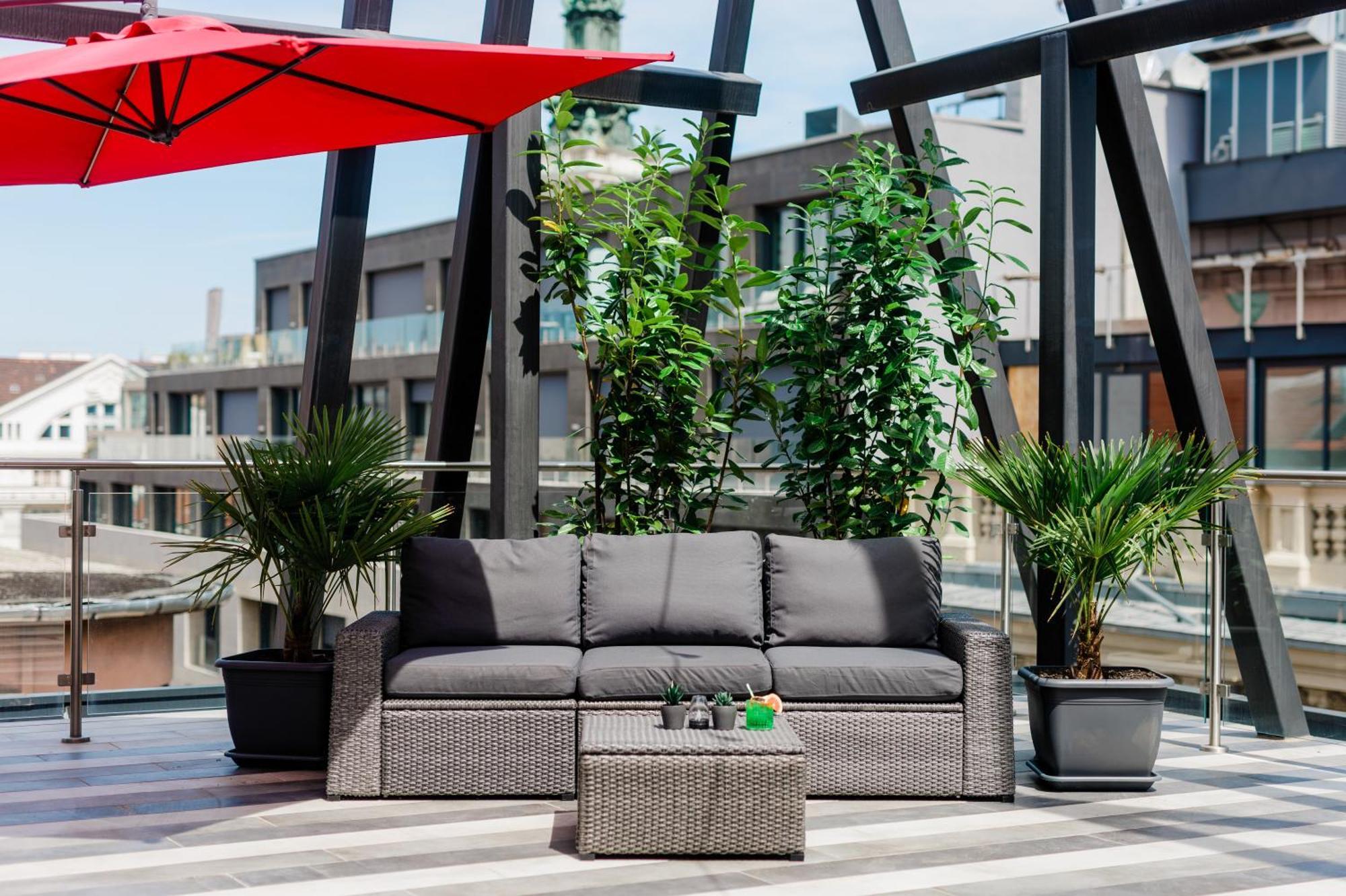 Ramada By Wyndham Budapest City Center Екстериор снимка
